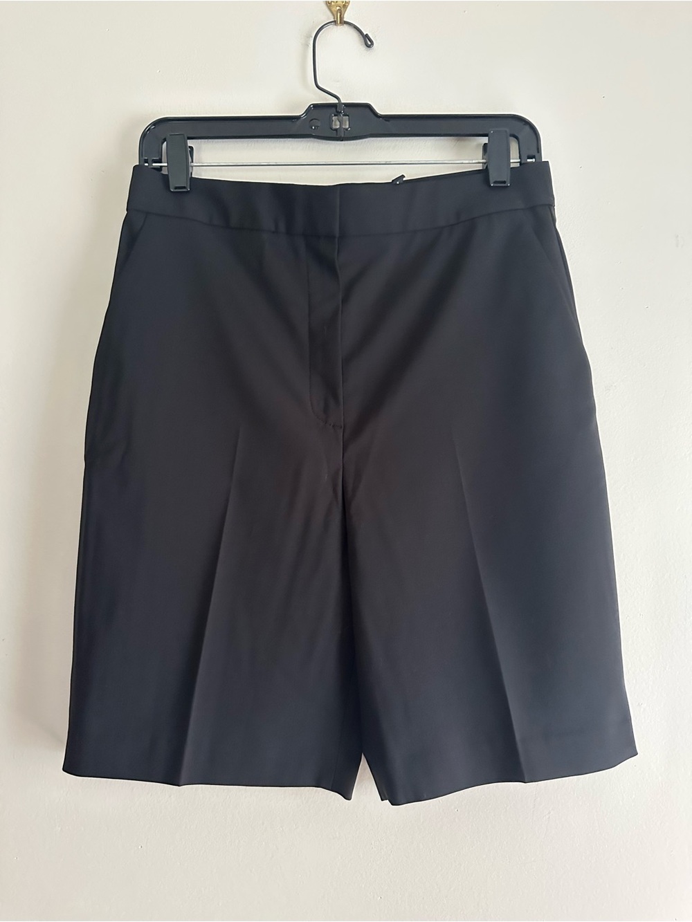 Theory • Tapered Short in New Tailor 2 Fabric Black